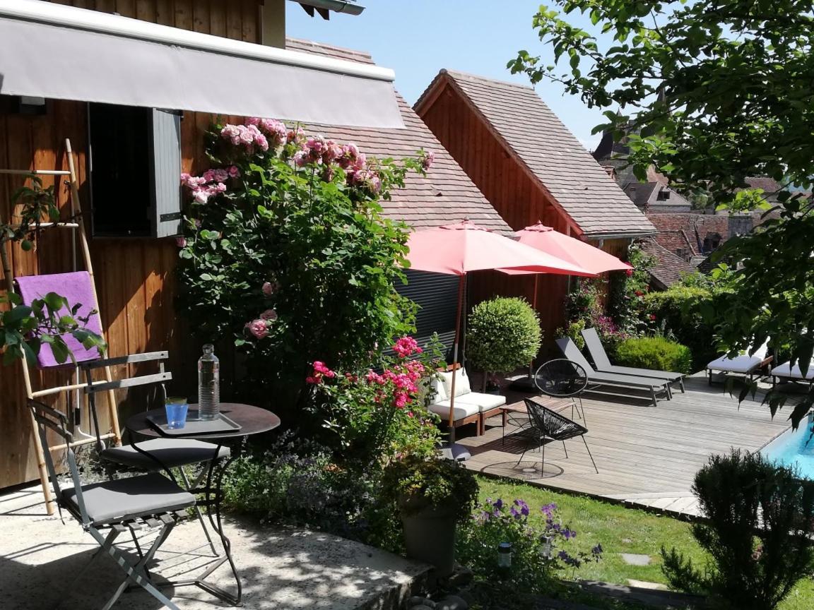 Les Perluetes Hotel Carennac Bagian luar foto